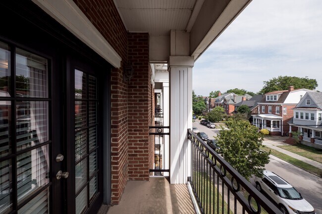 Building Photo - 805 Westover Ave