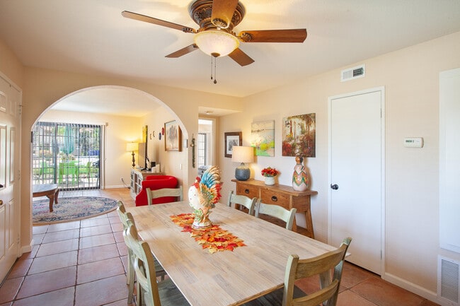 Building Photo - 500 S Farrell Dr