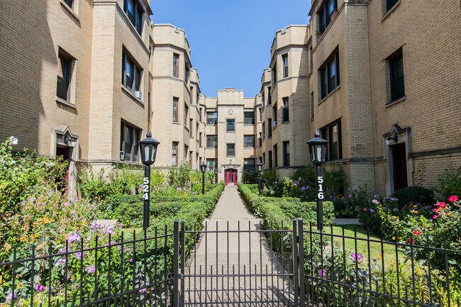 Primary Photo - 520 W Diversey Pkwy