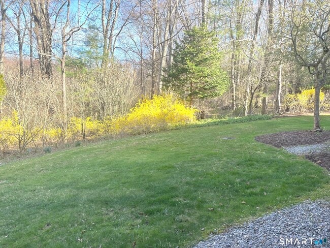 Building Photo - 725 Heritage Vlg