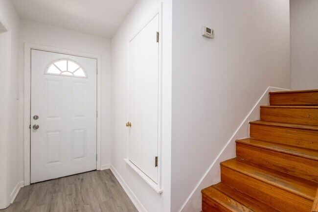 Building Photo - Welcome to a beautifully maintained 4-bedroom, 2-bathroom home located in the highly sought-after...