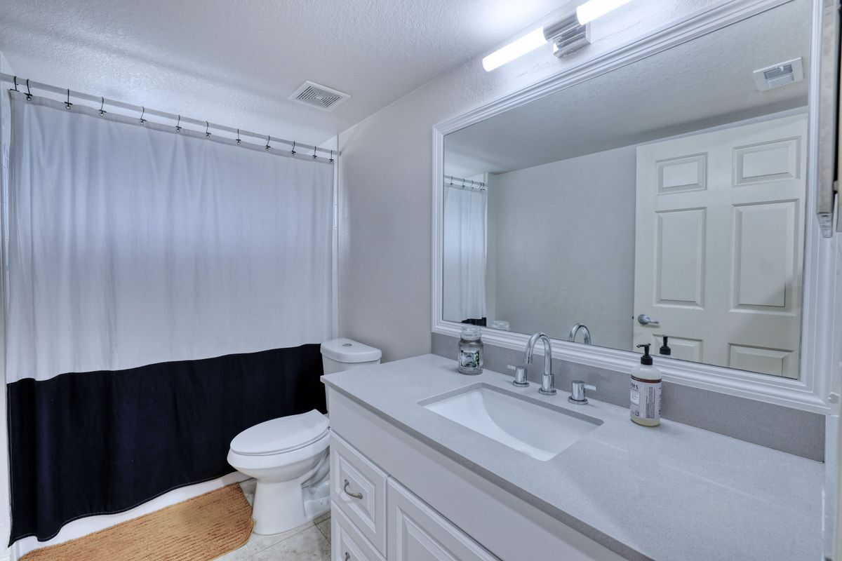 Building Photo - 8294 Key Royal Cir