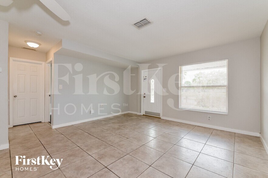 Building Photo - 3806 Southern Pkwy W