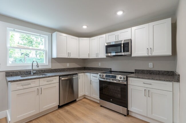 Building Photo - Newly rehabbed 3 bedroom