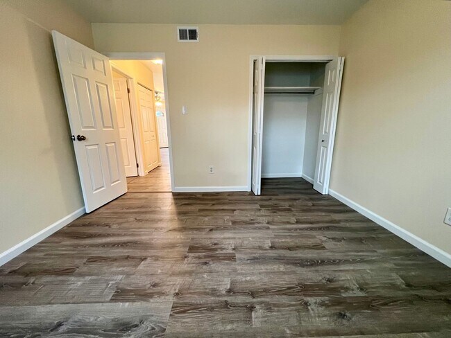 Building Photo - Gorgeous 1st Floor Apartment in Telford with Parking Spot! Available NOW!