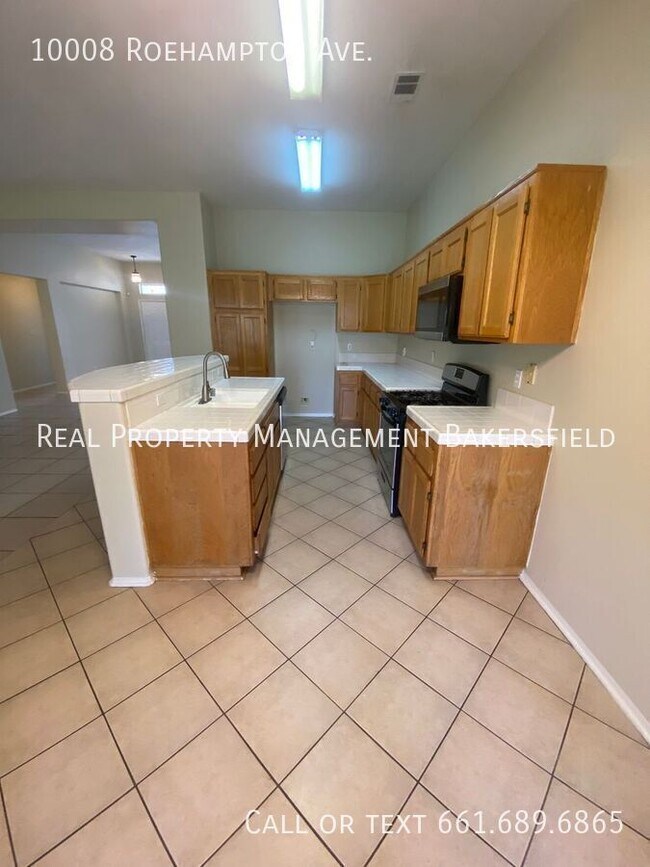 Building Photo - 10008 Roehampton Ave