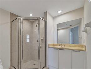 Building Photo - 15738 Royal Oaks Ln