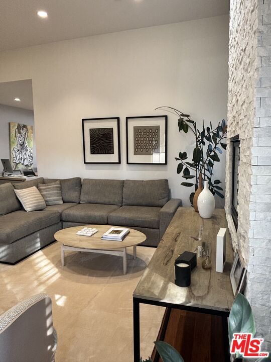 Building Photo - 248 S La Peer Dr