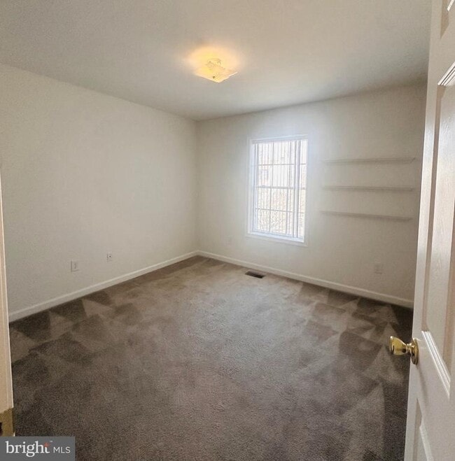 Building Photo - 92 Embassy Ct