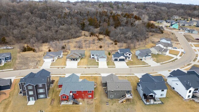 Building Photo - 4 bedroom, 3 bathroom Home