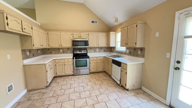 Building Photo - Renovated 2 Bedroom 2 Bath Home for Rent!