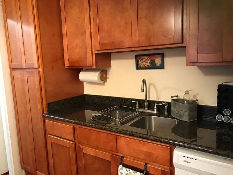 Building Photo - 1826 Burgundy St