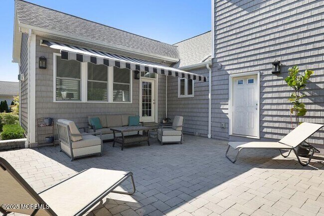 Building Photo - 63 Carpenter St