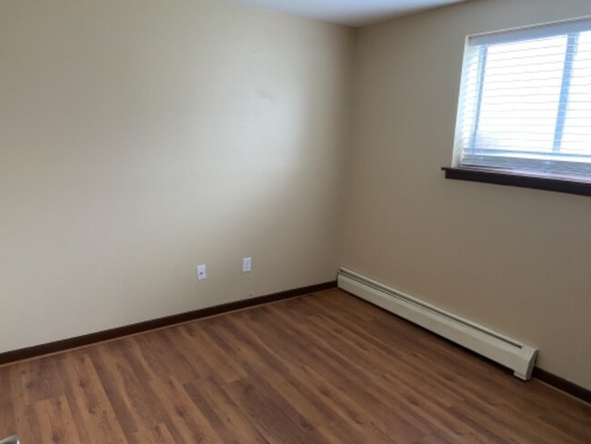 Building Photo - 298 Robert Dr