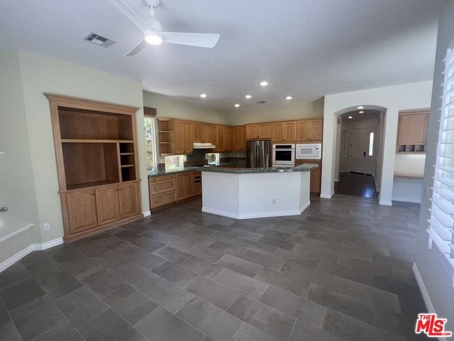 Building Photo - 4566 Via Del Rancho