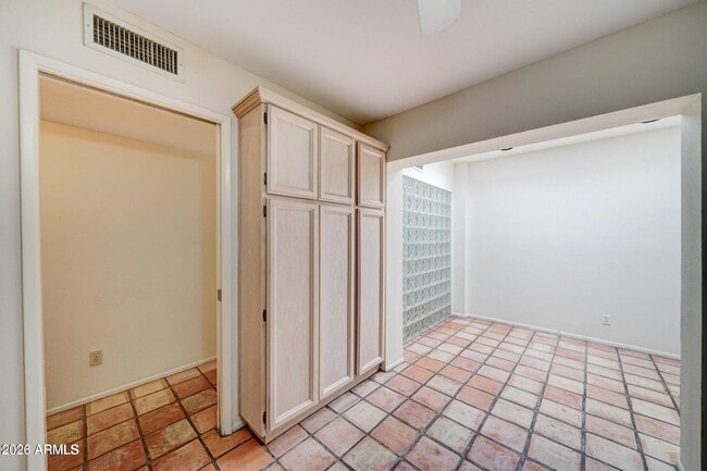 Building Photo - 616 E Manzanita Dr