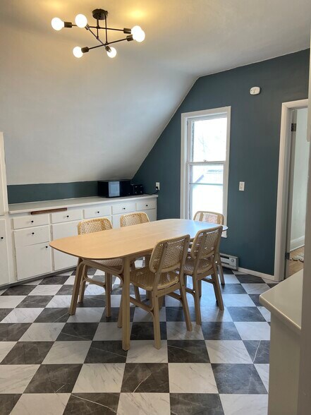 Building Photo - 1126 Jefferson St NE