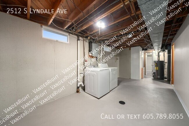 Building Photo - 2512 S Lyndale Ave
