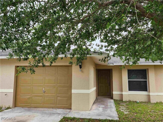 Building Photo - 711 Jack Ave S