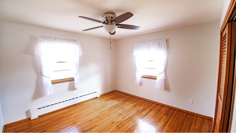 Building Photo - 1402-1402 Summit Ave