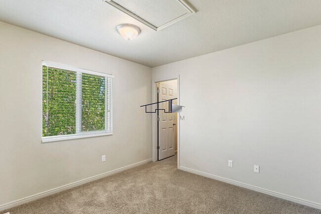 Building Photo - Great Centerville 3 Bedroom 2 Bathroom Home!