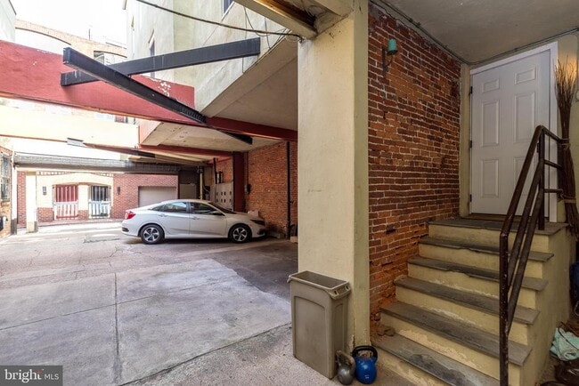 Building Photo - 114-18 Naudain St