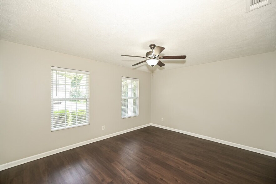 Building Photo - 227 Elderberry Way
