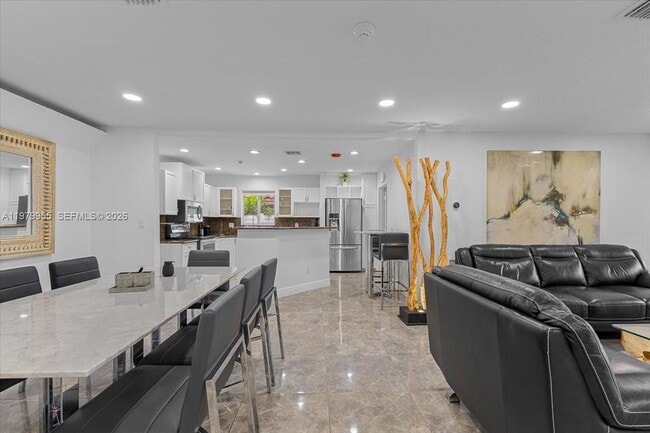 Building Photo - 2925 Coral Shores Dr