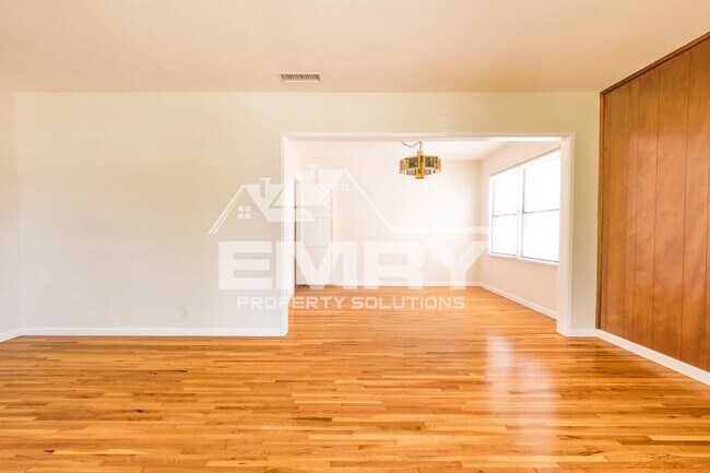 Building Photo - 4743 Levelside Ave
