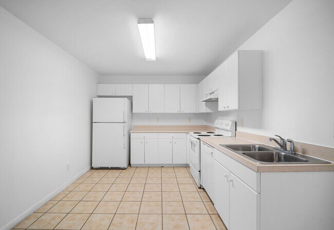 Building Photo - 4646-4646 15th St SW