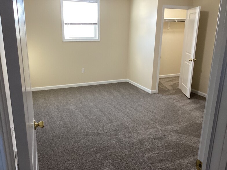 Building Photo - 614 McAlpine St