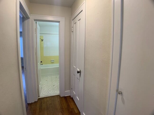 Building Photo - Duplex in Niles