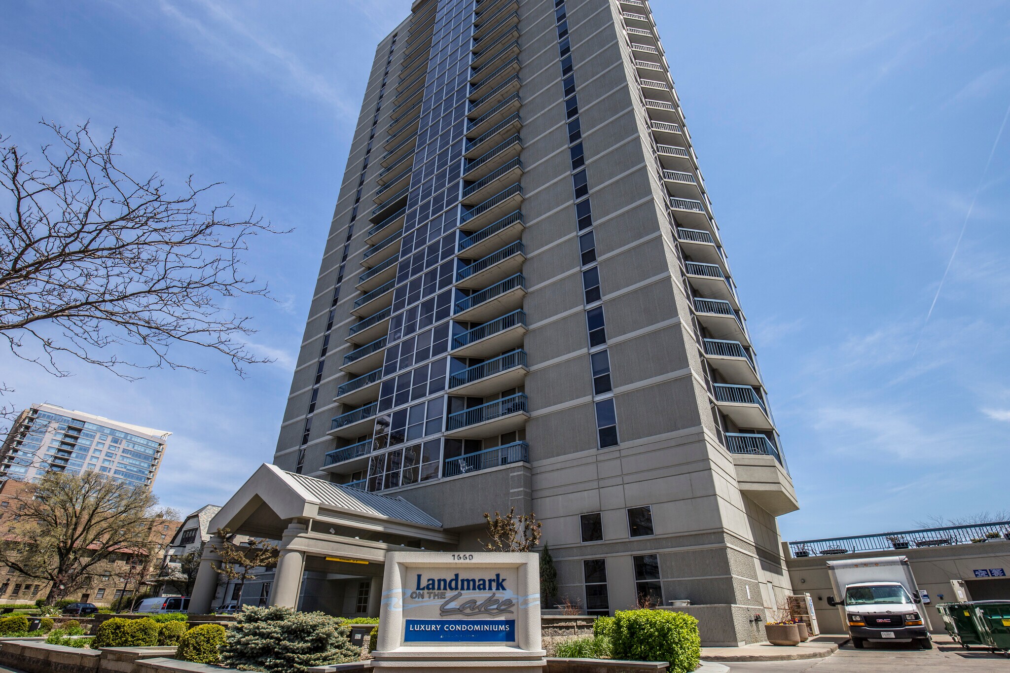 Upscale High rise - 1660 N Prospect Ave