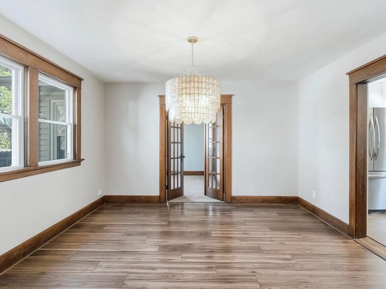 Building Photo - 121 E Branning Ave