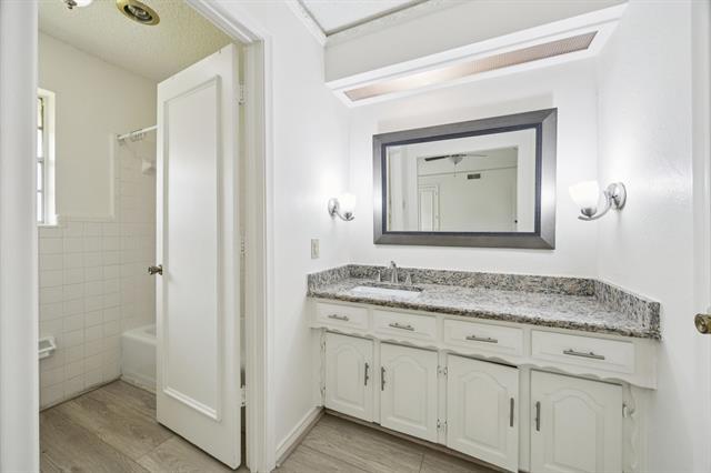 Building Photo - 7639 Dentcrest Dr