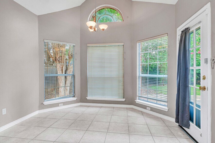 Building Photo - 109 Falcon Creek Dr