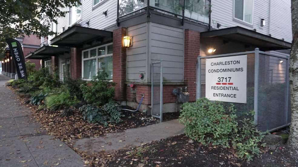 Building Photo - 3717 California Ave SW