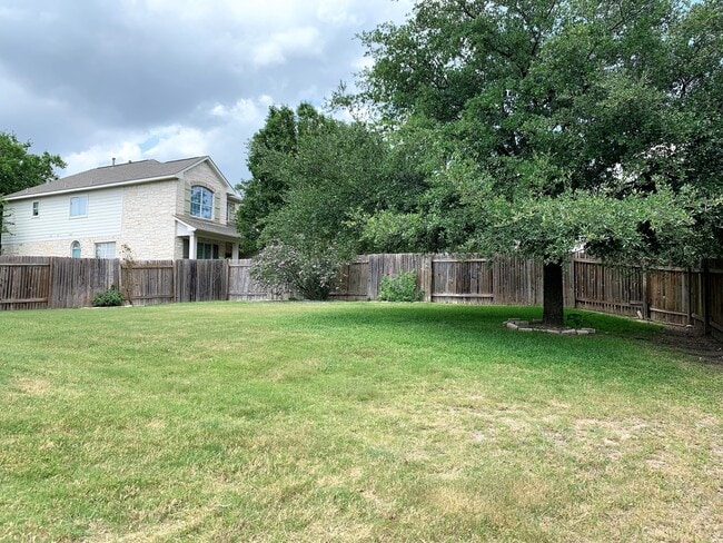 Building Photo - Two story home on large lot in the Ridge a...