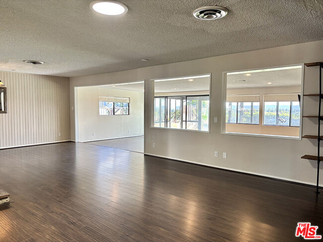 Building Photo - 16312 Itasca St