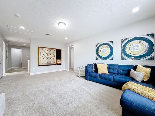 Building Photo - 8 Bedrooms 7 baths on a resort community