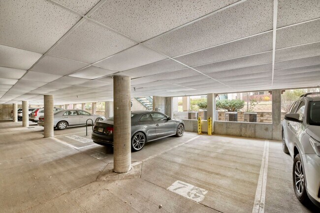 Building Photo - 550 Mohawk Dr