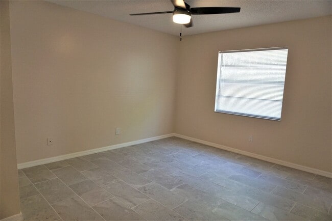 Building Photo - Clermont 2/2 Duplex with Lakeview