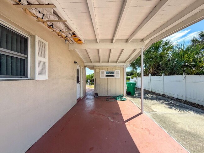 Building Photo - RENT THIS CANAL FRONT HOME WITH ZERO DEPOSIT DOWN