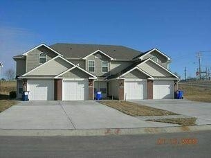 Building Photo - 3 Bedroom , 2.5 Bath Oak Valley Townhouse