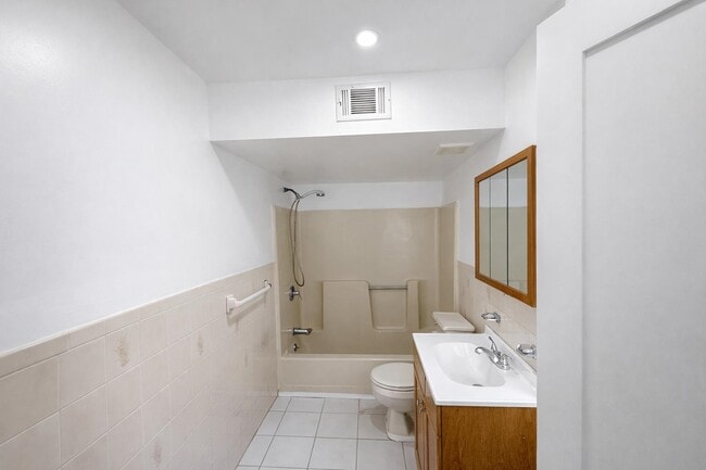 Building Photo - 87 Merseles St