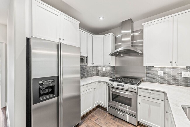 Building Photo - Modern U Street Condo | 2 Bed | 2 Bath | 1000 Sf | Large Balcony | 1 Parking Space