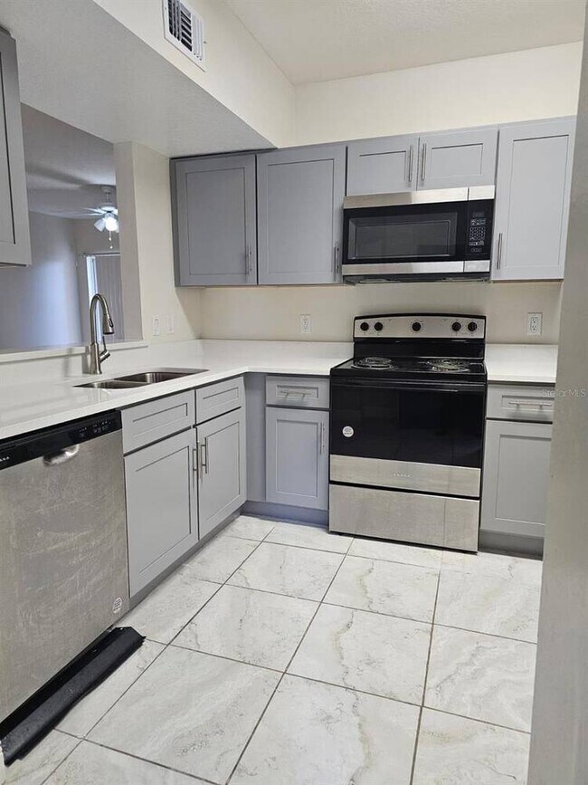 Building Photo - 13232 Galicia St