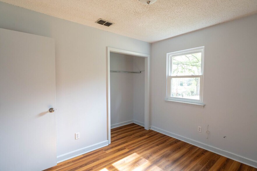 Building Photo - 5778 Split Oak Ln