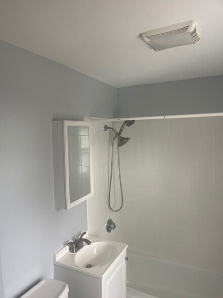 Building Photo - 16 Hanna St