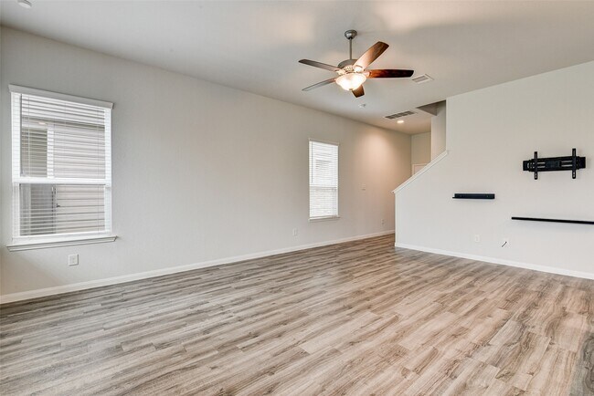 Building Photo - 24810 Lorenzo Glaze Trail